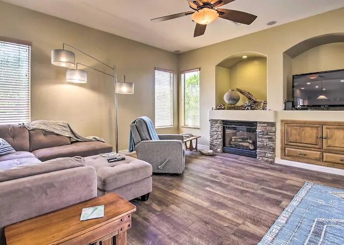 Pool Table, Yard & Grill: Luxe Escape Holiday home Queen Creek