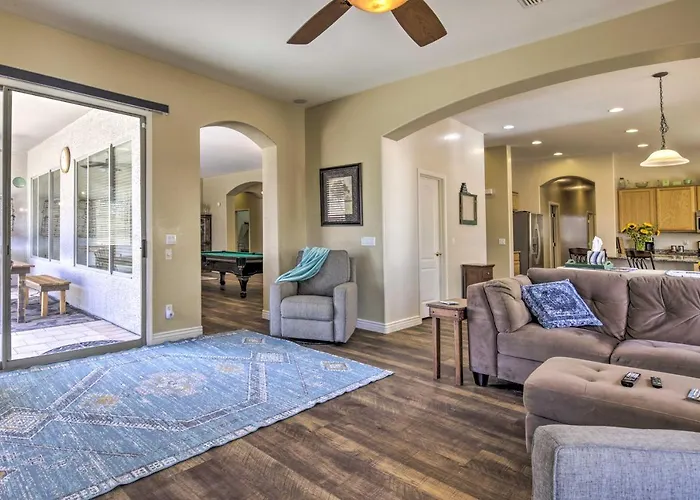 Pool Table, Yard & Grill: Luxe Escape Holiday home Queen Creek