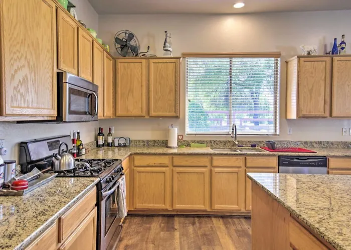 Pool Table, Yard & Grill: Luxe Escape Holiday home Queen Creek