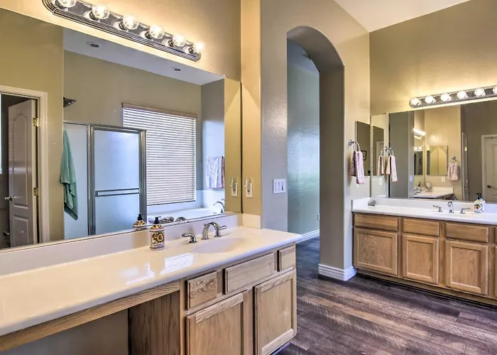 Holiday home Pool Table, Yard & Grill: Luxe Escape Queen Creek