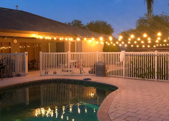Holiday home Pool Table, Yard & Grill: Luxe Escape *