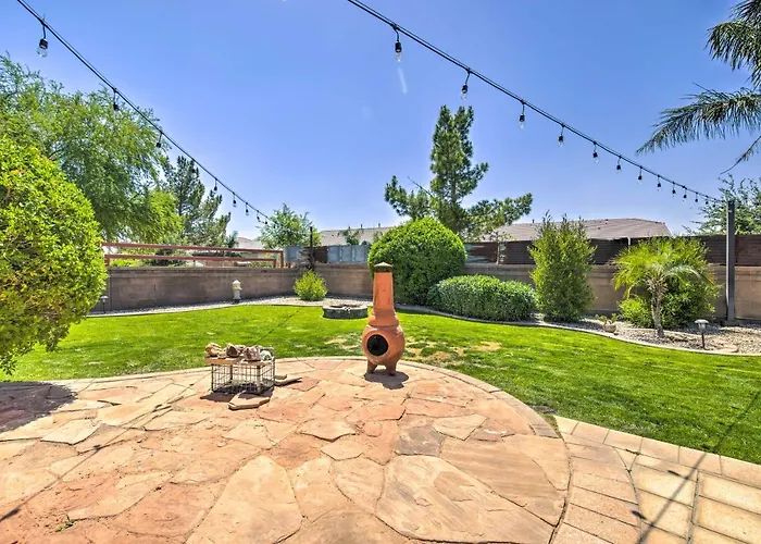Pool Table, Yard & Grill: Luxe Escape Queen Creek