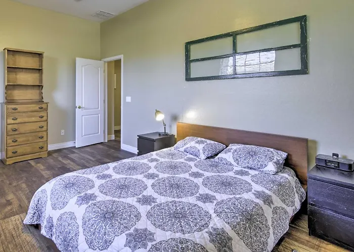 Pool Table, Yard & Grill: Luxe Escape Holiday home Queen Creek