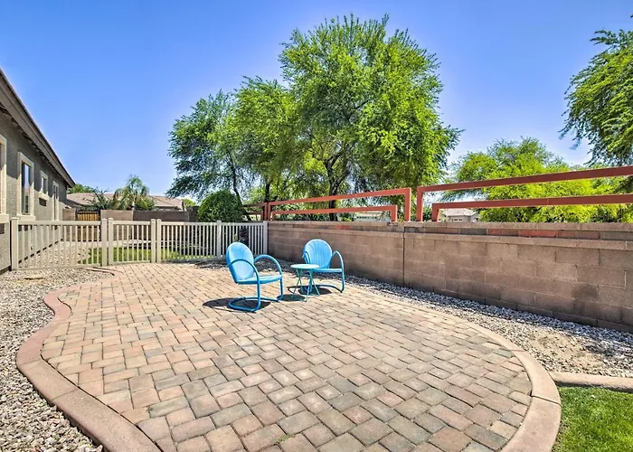 Holiday home Pool Table, Yard & Grill: Luxe Escape *