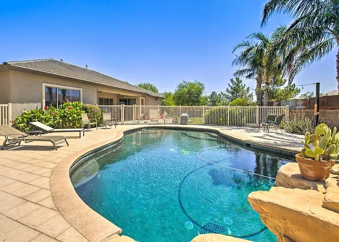 Holiday home Pool Table, Yard & Grill: Luxe Escape Queen Creek